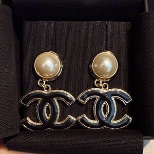CHANEL Black and Gold Pearl-Top CC Drop Earrings